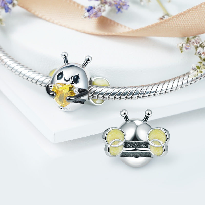 Gnoce Bee Embraces Heart Gem Charm_2