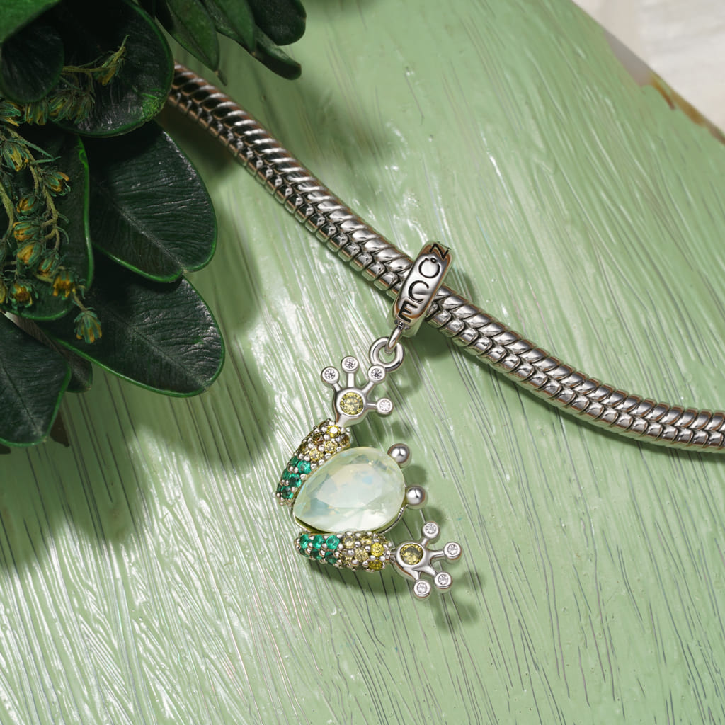 Gnoce Green Beneficial Insect Frog Pendant Dangle Charm_3