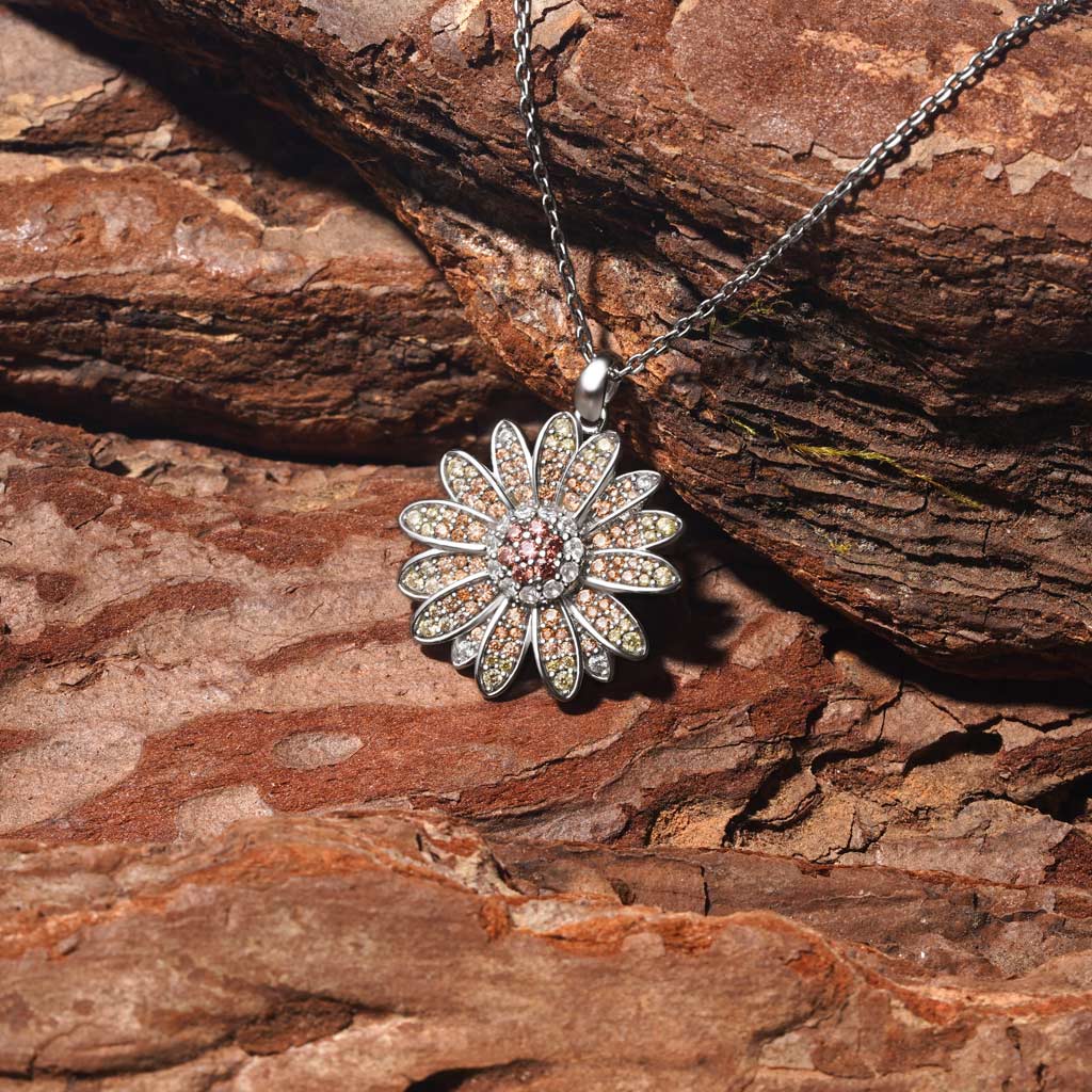 Gnoce Daisy Flower Pavé Necklace_5