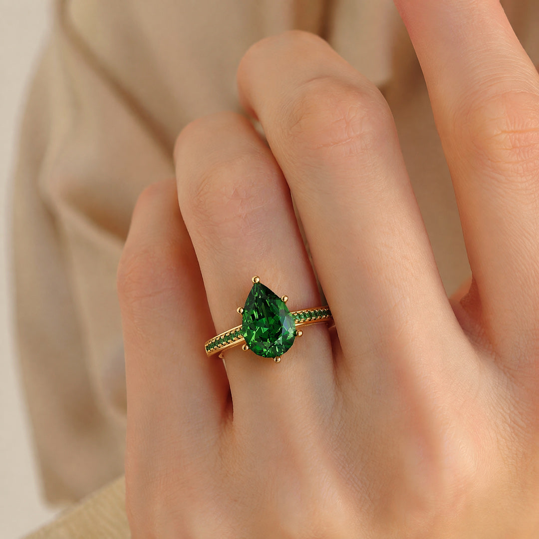 Gnoce Pear Cut Emerald Ring_2